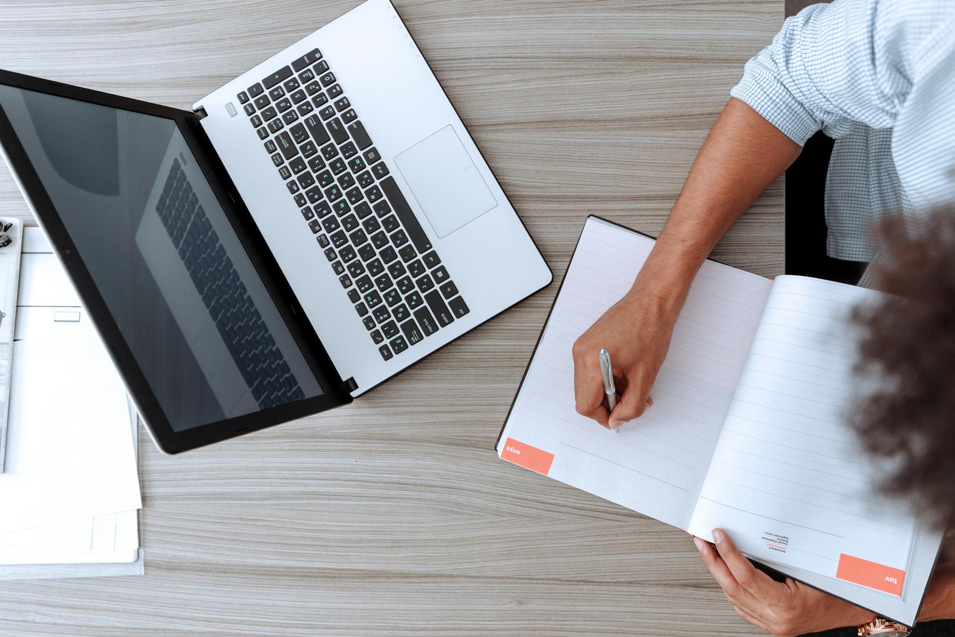 Agenda ordinateur planification consultant stratégie business Paris MAC Consulting organisation