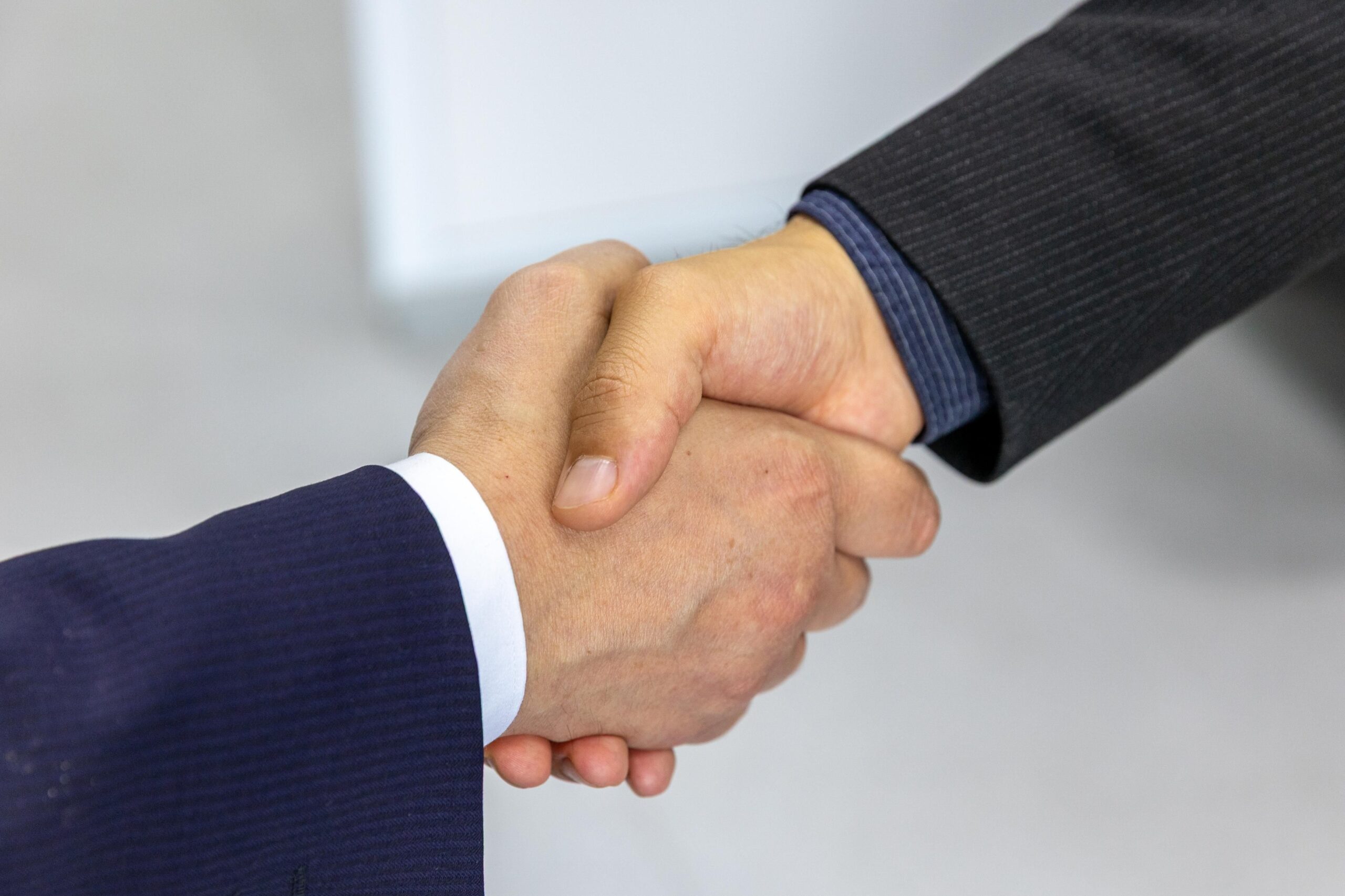 Poignée de main d'accord professionnel direction commerciale externalisée MAC Consulting Paris